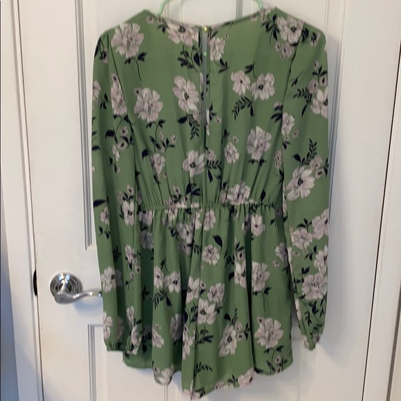 Green floral long sleeve romper - Picture 5 of 6